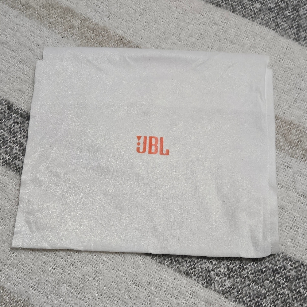 ⚠️Free Bundle Item NWOT JBL White Dust Bag